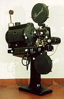 Proiettore modello P10 per pellicole da 35 mm, realizzato negli anni Trenta dalla ditta Prevost di Milano, proveniente dal Cinestabilimento milanese dei fratelli Donato (Museo dell'Industria e del Lavoro "E. Battisti")